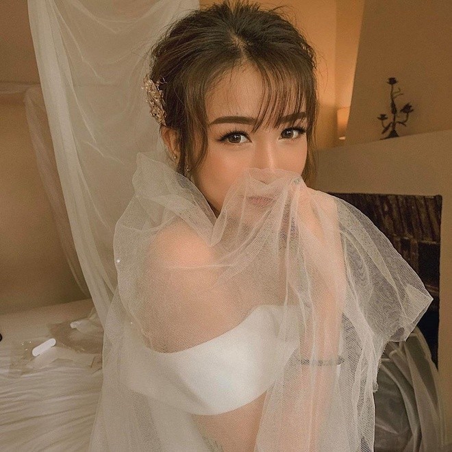 Joyce Phạm (tên thật Phạm Trần Nguyễn Minh Anh) là cái tên nổi bật trong dàn  hot girl của hội con nhà giàu Việt Nam. Cô là con gái đầu lòng của đại gia Minh Nhựa.