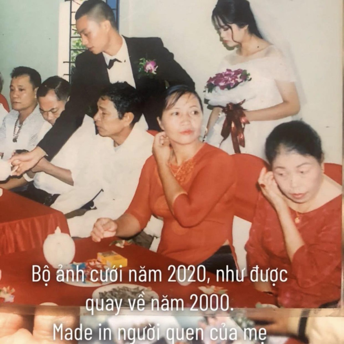 Mới đây, bộ ảnh cưới năm 2020 như được quay về năm 2000 gây chú ý cho netizen. Dù mới chỉ qua 2 năm những màu những bức ảnh cưới này đã phai đi trông thấy.