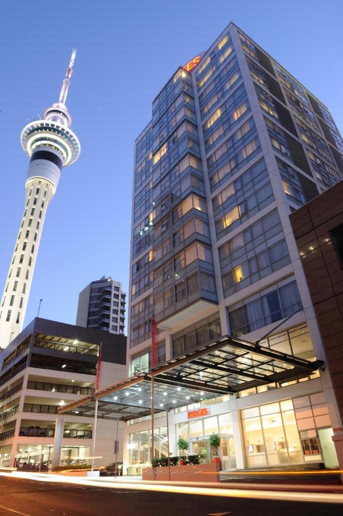 Rydges là một khách sạn có chất lượng 4 - 4,5 sao, tọa lạc trên phố Featherston ở trung tâm TP.Auckland. Địa điểm này được chọn là nơi đóng quân của đội tuyển nữ Việt Nam tại VCK World Cup nữ 2023.