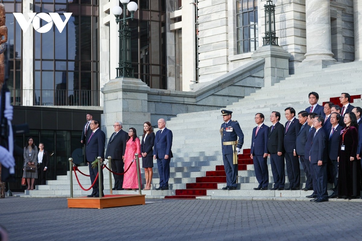 Sáng 11/3, tại Nhà Quốc hội ở Thủ đô Wellington, Thủ tướng New Zealand Christopher Luxon và Phu nhân đã chủ trì lễ đón Thủ tướng Chính phủ Phạm Minh Chính và Phu nhân cùng đoàn đại biểu cấp cao Việt Nam thăm chính thức New Zealand.