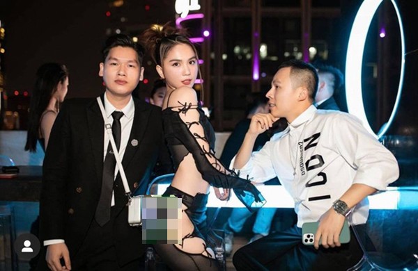 Ngọc Trinh là một trong những nghệ sĩ theo đuổi hình tượng sexy nổi tiếng nhất nhì Vbiz. Thường xuyên gắn với hình ảnh hở bạo, “nữ hoàng nội y” khoe trọn body cực phẩm.