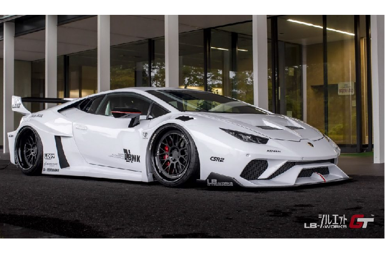 Được sản xuất bởi Liberty Walk, Silhouette Works GT phù hợp với cả hai phiên bản Coupe và Spyder của  siêu xe Lamborghini Huracan và có giá khởi điểm 43,850 Đô cho phiên bản FRP. Đối với phiên bản CFRP, giá của bộ bodykit rơi vào khoảng 50,650 Đô. Phiên bản đắt nhất được làm bằng chất liệu carbon có giá lên tới 59,830 Đô.