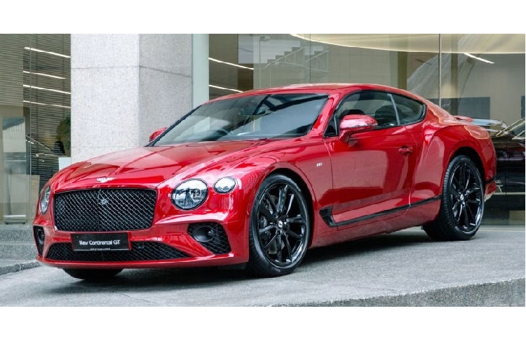 Mẫu xe siêu sang  Bentley Continental GT V8 mới hiện đã có mặt tại Malaysia. Xe trang bị động cơ tăng áp kép 4 lít V8 tạo ra công suất 542 mã lực và mô-men xoắn 770 Nm. Động cơ này kết hợp với hộp số tự động 8 cấp và hệ dẫn động 4 bánh. Nhờ đó, xe có thể tăng tốc từ 0-100 km/h chỉ trong 4 giây và đạt tốc độ tối đa 318 km/h.