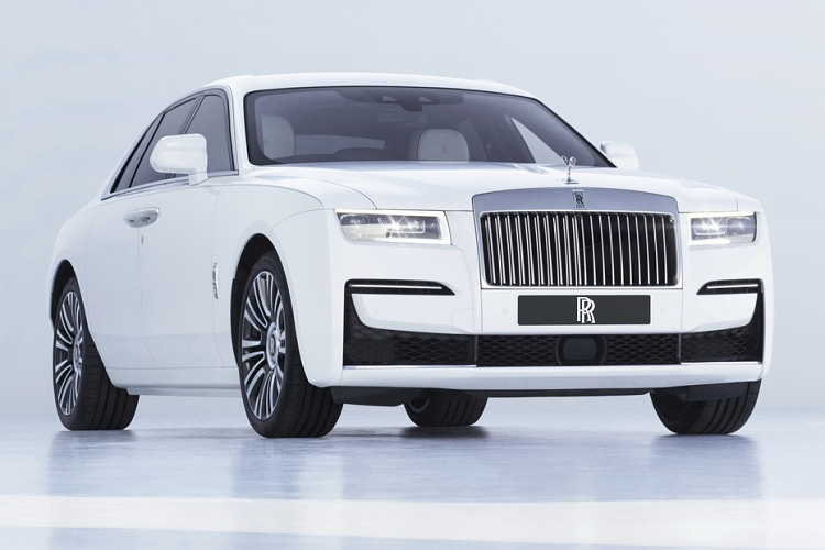 Mẫu xe siêu sang  Rolls-Royce Ghost 2021 mới này thuộc thế hệ thứ hai được phát triển trên nền tảng Architecture of Luxury, tương tự Phantom VIII và Cullinan. Với khung gầm làm từ nhôm, nền tảng mới giúp khối lượng của xe giảm đáng kể. 