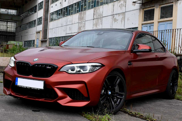 Có thể nói, từ khi được trình làng vào cuối năm 2019,  BMW M2 CS 2020 mới đã khiến phiên bản M2 Competition bị lu mờ trước sức mạnh và trang bị của mình. Do đó, BMW M2 Competition không còn là biến thể hàng đầu nhỏ nhất của phân nhánh M của BMW.