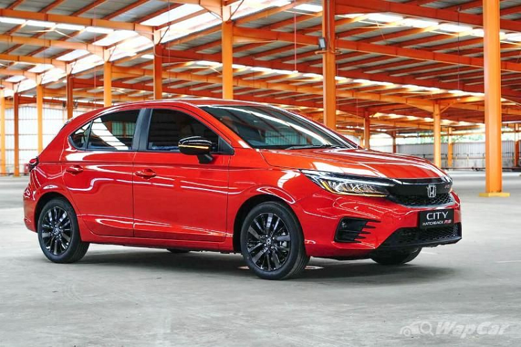 Ba mẫu xe xếp sau là Suzuki Baleno (159 chiếc). Volkswagen Polo (12 chiếc) và Mazda 2 Hatchback (6 chiếc).