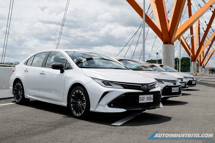  Toyota Corolla Altis GR Sport 2022 mới đã lần đầu tiên trình làng tại thị trường Thái Lan vào hồi tháng 1 đầu năm nay. Sau 3 tháng, mẫu sedan hạng C này tiếp tục ra mắt ở một thị trường Đông Nam Á khác là Philippines.