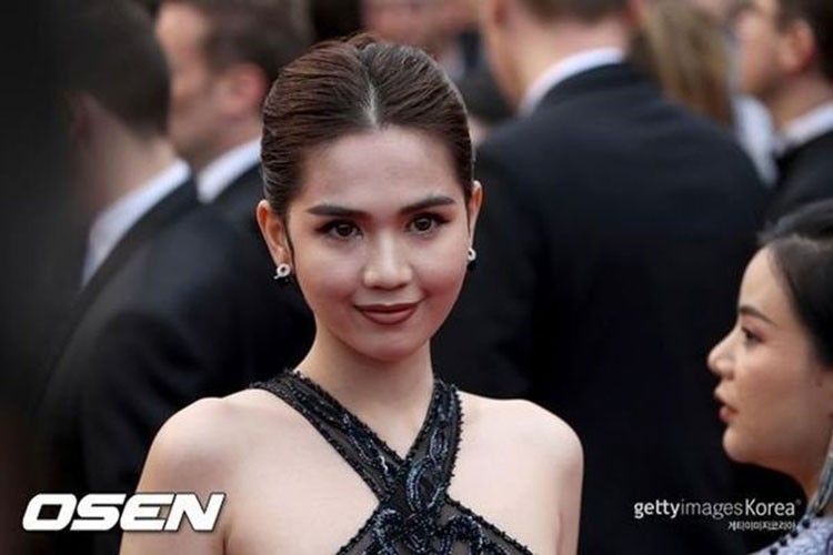 Ồn ào người mẫu Ngọc Trinh mặc thô tục tại Cannes 2019 xảy ra cách đây không lâu nhưng mới đây mới được hàng loạt báo Hàn Quốc đăng tải. Ảnh: Osen