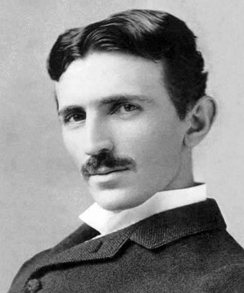 Thiên tài vật lý Nikola Tesla nổi tiếng thế giới không chỉ ở những thành tựu trong giới khoa học mà còn được nhớ đến đến  tiên tri cực chuẩn về sự ra đời của điện thoại thông minh.