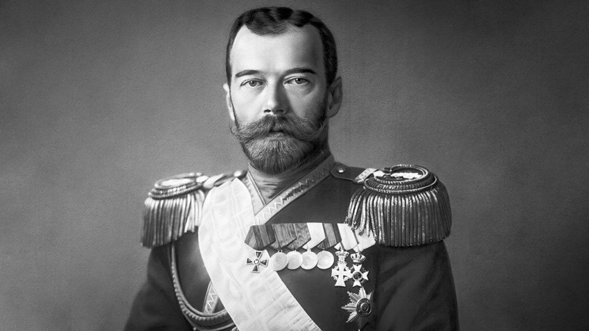 Nicholas II (1868 - 1918) là một trong những  Sa hoàng Nga nổi tiếng lịch sử. Ông hoàng này có thói quen hút thuốc lá rất nhiều. Một số tài liệu chỉ ra Sa hoàng Nicholas hút hơn 25 điếu thuốc mỗi ngày.