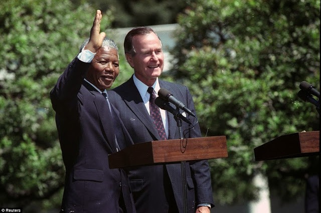 Tổng thống Nam Phi  Nelson Mandela gặp Tổng thống Mỹ George Bush tại Nhà Trắng ngày 25/6/1990.