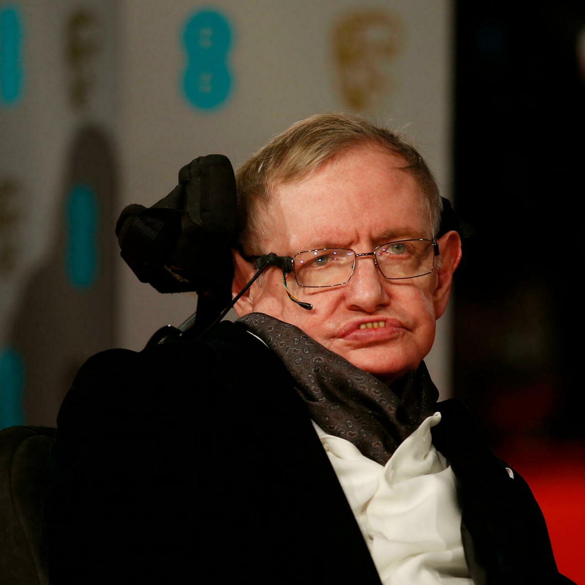 Stephen Hawking là một trong những  thiên tài nổi tiếng thế giới. Nhà vật lý người Anh có đóng góp lớn cho khoa học khi dành cả cuộc đời để giải mã các bí ẩn của vũ trụ.