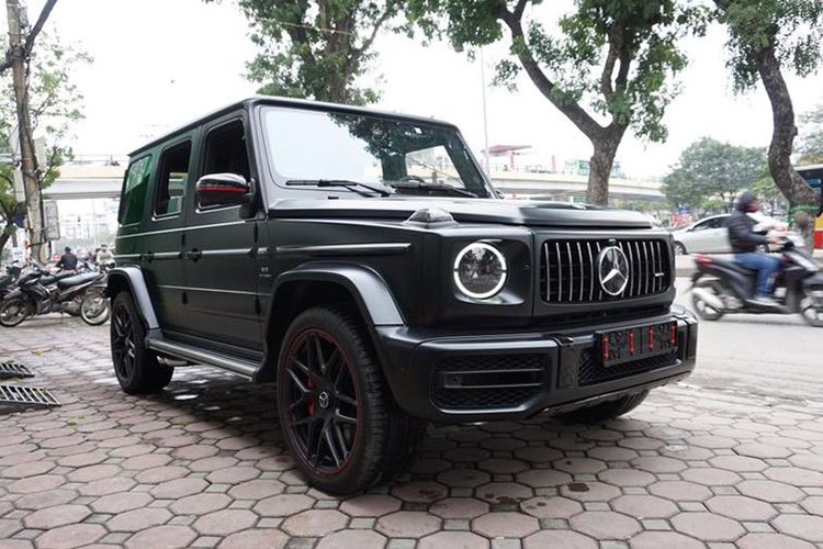 Dòng SUV hạng sang  Mercedes-AMG G63 Edition 1 2019 đang được các công ty nhập khẩu tư nhân liên tiếp "khui công" trong năm 2018 và năm 2019 này. Trong đó, một chiếc Mercedes-AMG G63 Edition 1 mới được đưa về nước và nhanh chóng gây sự chú ý với bộ cánh đen nhám.