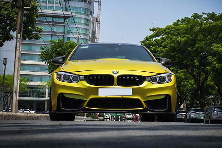 Hiện tại, số lượng xe  BMW M4 tại Việt Nam không nhiều - bởi M4 chính là phiên bản hiệu năng cao của dòng 4 Series Coupe. Dòng xe này hiện có 2 biến thể bao gồm coupe và mui trần, chiếc M4 hàng hiếm rao bán này là một gợi ý dành cho những tín đồ đam mê dòng BMW mạnh mẽ.