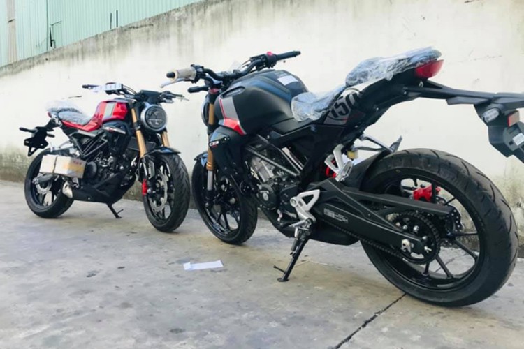 Honda CB150R 2019 là mẫu naked-bike hạng nhẹ mới nhất, vừa được Honda Việt Nam nhập khẩu từ Thái Lan và phân phối chính hãng cách đây không lâu. Tuy nhiên, mới đây lô xe Honda CB150R 2019 đầu tiên do Honda phân phối mới được thông quan và sắp được trưng bày tại đại lý.