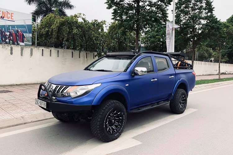 Mới đây, một chiếc  xe Mitsubishi Triton đời 2015 đã sử dụng tới 4 năm được rao bán với mức giá lên đến gần 1 tỷ đồng. Điều làm nên mức giá này, không gì khác chính là dãy biển số 567.89.