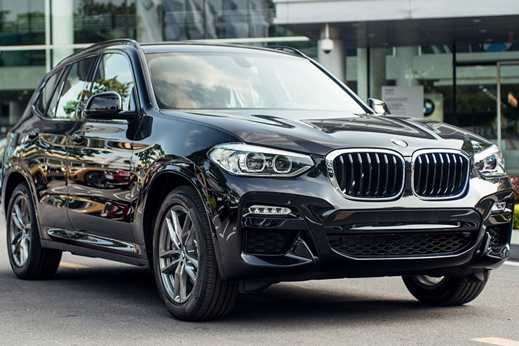 Tại thị trường Việt Nam,  giá xe BMW X3 2020 chính hãng phiên bản xDrive30i M-Sport có mức bán niêm yết 2,859 tỷ đồng, hiện tại xe có giá bán giảm 260 triệu đồng, trừ trực tiếp vào giá bán. Sau khi giảm giá, BMW X3 phiên bản xDrive30i M-Sport chỉ còn 2,599 tỷ đồng.