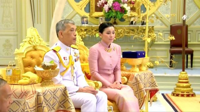 Mới đây,  Quốc vương Thái Lan Maha Vajiralongkorn (66 tuổi) đã kết hôn với nữ tướng Suthida Vajiralongkorn Na Ayutthaya. Quốc vương Vajiralongkorn cũng quyết định phong tướng Suthida Vajiralongkorn Na Aydhaya làm Hoàng hậu Suthida. Ảnh: Reuters.