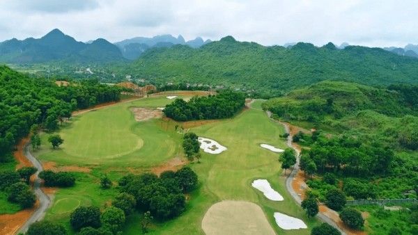 Vừa qua Thanh tra Bộ Xây dựng quyết định xử phạt dự án  sân golf Kim Bảng (Hà Nam) do xây dựng hàng loạt các hạng mục công trình không phép. Ảnh: Tiền phong.