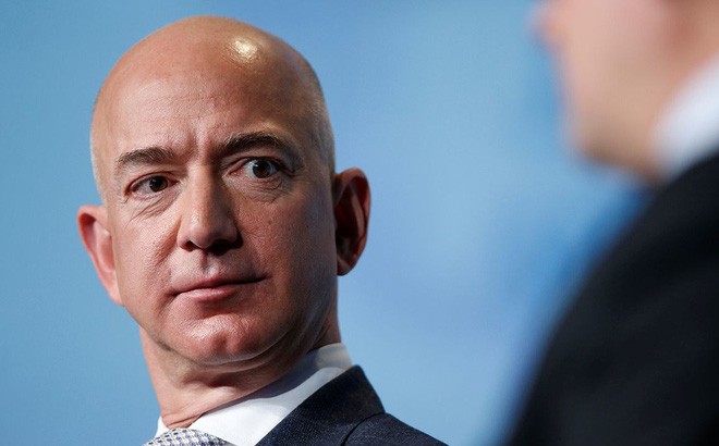 Theo thống kê mới nhất của Forbes,  tỷ phú Jeff Bezos vẫn giữ vị trí người giàu nhất thế giới với 113 tỷ USD, phần lớn đến từ cổ phần ông nắm giữ tại Amazon.