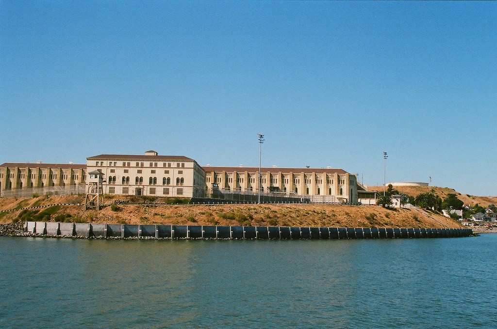 Nhà tù San Quentin là một nhà tù nổi tiếng về điều kiện sống tồi tệ ở nước Mỹ đầu thế kỷ 20. Nhưng tai tiếng về nhà tù này không dừng lại ở đó.