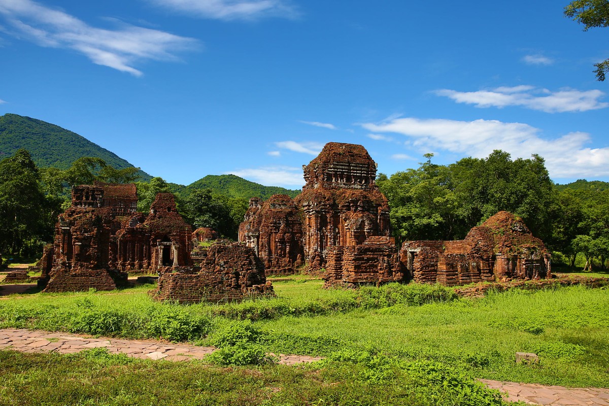 Những đền tháp ở khu vực trung tâm  Thánh địa Mỹ Sơn, Di sản văn hóa thế giới ở huyện Duy Xuyên, tỉnh Quảng Nam. Ảnh: Markus Tschudi / 500px.com.