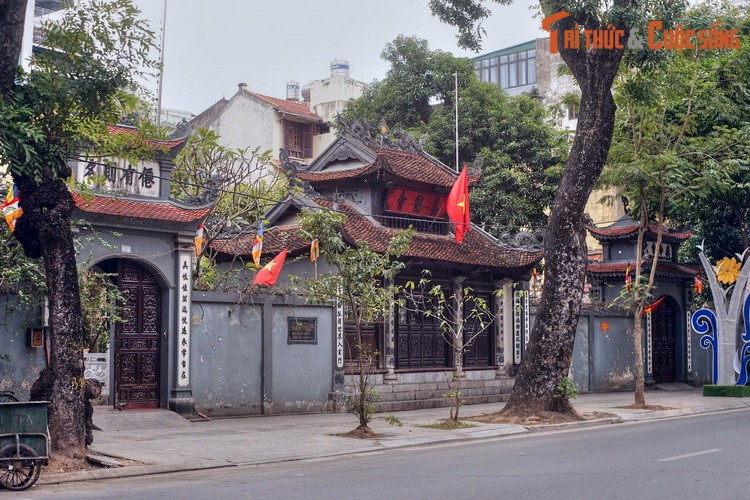 Nằm ở số 151 phố Bà Triệu, phường Lê Đại Hành, quận Hai Bà Trưng, Hà Nội,  chùa Chân Tiên (tên chữ là Phúc Lâm tự) là ngôi chùa có lịch sử lâu đời và gắn liền với những thăng trầm của kinh thành Thăng Long.