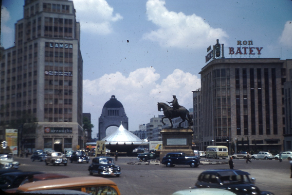 Thành phố Mexico được những người cuồng tin vào người ngoài hành tinh cho là địa điểm UFO hoạt động tích cực nhất kể từ năm 1991 khi một UFO được ghi lại lúc nguyệt thực. Kể từ đó, có nhiều báo cáo về các UFO và những vệt sáng dị thường của chúng.