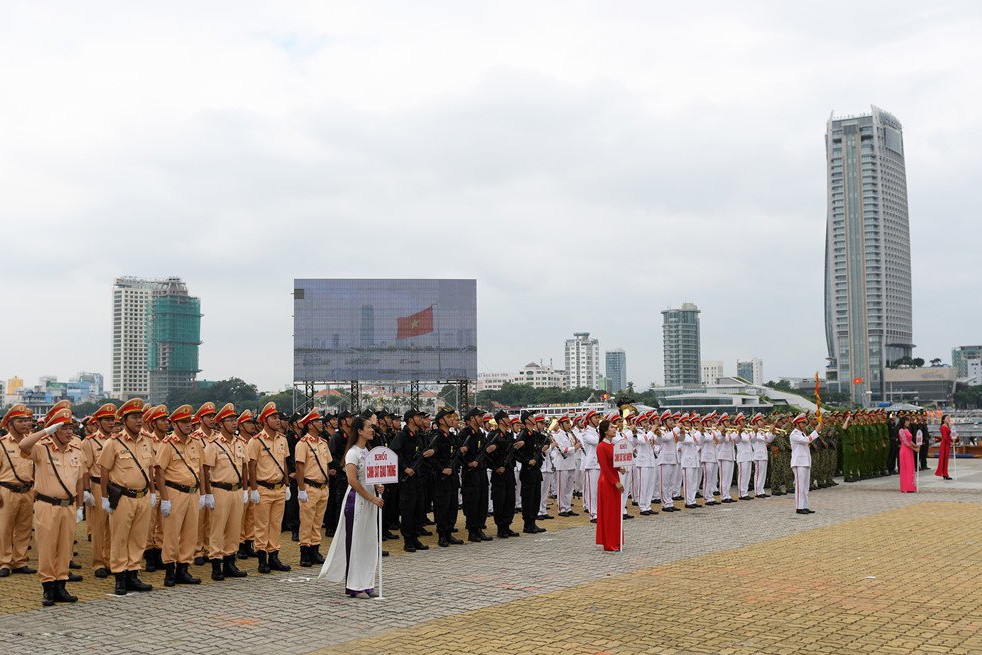 Sau 3 ngày Tập huấn kỹ năng lái xe môtô phân khổi lớn cho lực lượng CSGT tham gia bảo đảm trật tự an toàn giao thông và dẫn đoàn phục vụ  hội nghị APEC 2017 diễn ra vào 18, 19 và 20/10/2017, đến ngày 22/10, tại TP Đà Nẵng, Tiểu ban An ninh trật tự APEC tiếp tục tổ chức diễn tập sẵn sàng bảo vệ an toàn tuyệt đối cho Tuần lễ cấp cao APEC 2017.