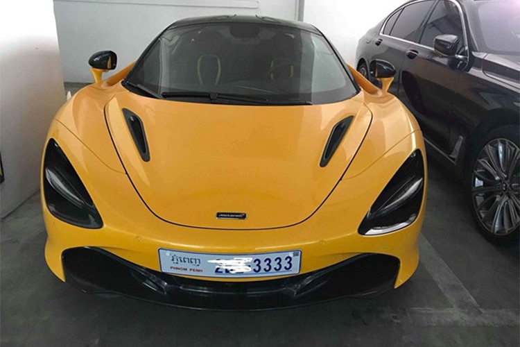  Siêu xe McLaren 720S thứ 2 xuất hiện tại Campuchia mang biển tứ quý 3 sang chảnh khiến không ít người tò mò. Bởi trước đó, chiếc đầu tiên xuất hiện ở nước này cũng mang biển "tứ quý 5" với ngoại thất màu đỏ mận.