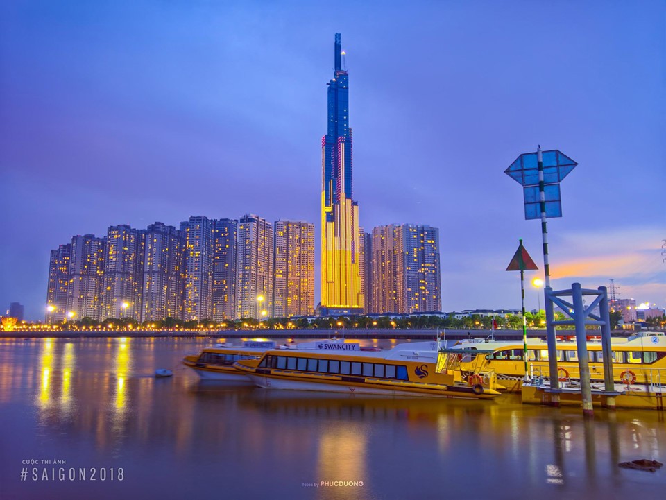 Tòa tháp The Landmark 81, với độ cao dự kiến 461 m, gồm 81 tầng được xây dựng tại vị trí trung tâm của khu đô thị Vinhomes Central Park, quận Bình Thạnh, TP.HCM. Ảnh: Dương Minh Phúc.