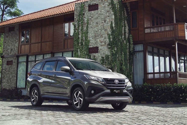 Là mẫu xe hoàn toàn mới tại Việt Nam, dự kiến mẫu  xe Toyota Rush 2018 phiên bản 7 chỗ ngồi với mức giá rẻ sẽ cùng với các đối thủ như Honda BR-V và Mitsubishi Xpander (vừa được ra mắt) chính thức được bán ra thị trường trong nước ngay trong tại thời điểm nửa cuối năm nay.