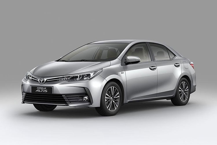 Mẫu  xe Toyota Corolla 2018 là phiên bản nâng cấp mới nhất, nhưng là lần thay đổi ngoại hình đáng kể nhất của mẫu xe Altis từng ra mắt lần đầu tại Việt Nam năm 2014. Đáng chú ý, ở lần nâng cấp này, số phiên bản của xe tăng từ 3 lên 5, với việc thêm một bản 1.8E CVT nhưng là bản thiếu và 1 bản 2.0V Sport.