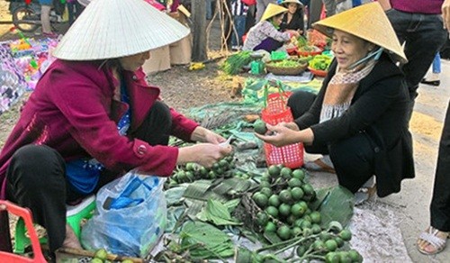 Cứ vào những ngày đầu năm, người dân tại làng Mỹ Lợi (xã Vinh Mỹ, huyện Phú Lộc, tỉnh Thừa Thiên Huế) lại tấp nập họp chợ phiên. Ảnh: Vov.