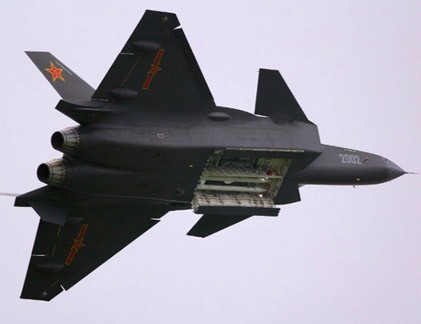 J-20 mang được nhiều vũ khí hơn F-22, F-35? 