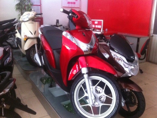 Honda SH Mode “dìm hàng” SH, đội giá gần 5 triệu đồng