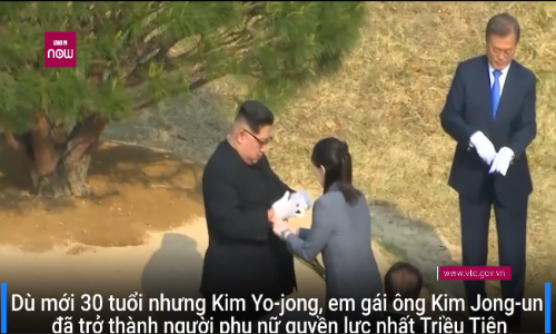 Người phụ nữ bí ẩn bên cạnh ông Kim Jong-un là ai? 