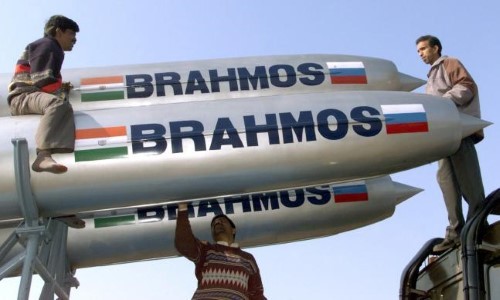 Tên lửa BrahMos tăng tầm lên 900km, Trung Quốc có choáng ngợp?