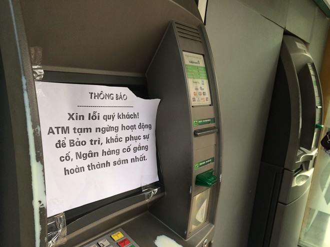 Phát bực vì ATM đua nhau nghỉ lễ