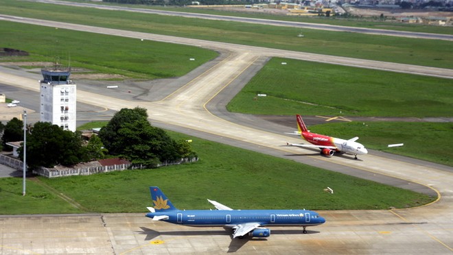 Tân Sơn Nhất đóng cửa sửa chữa đường bay bị sét đánh