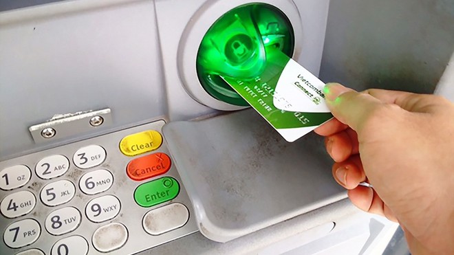 Thêm chủ thẻ ATM Vietcombank bị rút trộm tiền lúc nửa đêm