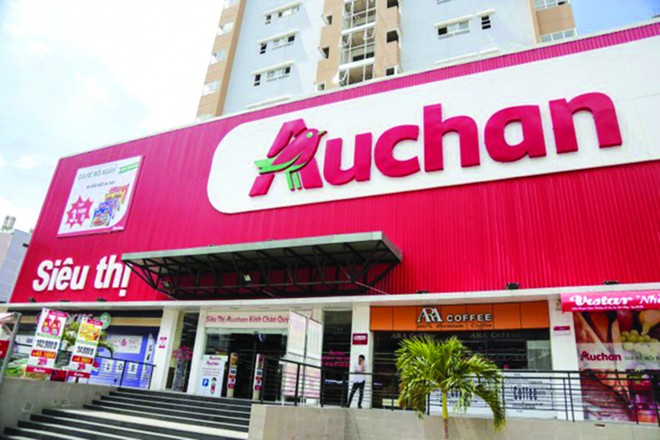 Siêu thị Auchan bị khách hàng “tố” bán trứng có dòi