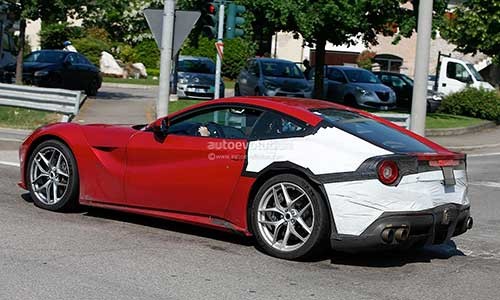 Ferrari F12 Berlinetta bất ngờ lộ diện phiên bản mới