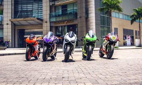 Dàn Ducati Panigale “hàng độc” khoe sắc trong nắng Sài Gòn 