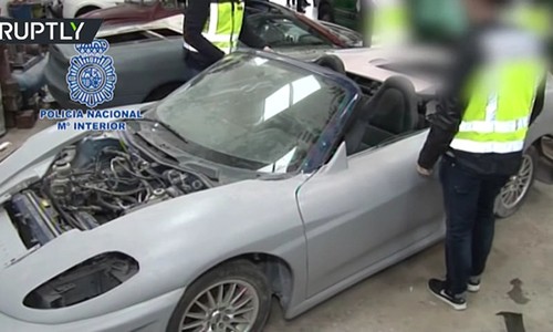 "Tóm sống" 14 siêu xe Ferrari và Lamborghini rởm