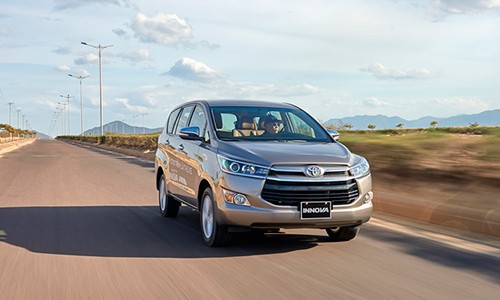 Toyota Việt Nam lại giảm giá ôtô trong “tháng cô hồn“