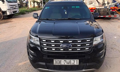 Mua Ford Explorer 2017 khách “ngã ngửa” khi nhận xe 2016