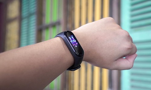 Xiaomi Mi Band 4 màn hình màu, giá 700.000 đồng Việt Nam