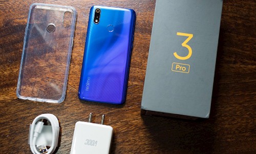 "Soi" điện thoại Realme 3 Pro mới hơn 6 triệu tại Việt Nam