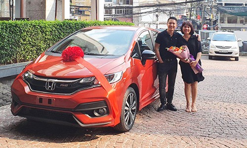 Sếp Việt tặng ôtô Honda Jazz cho nhân viên ngày sinh nhật